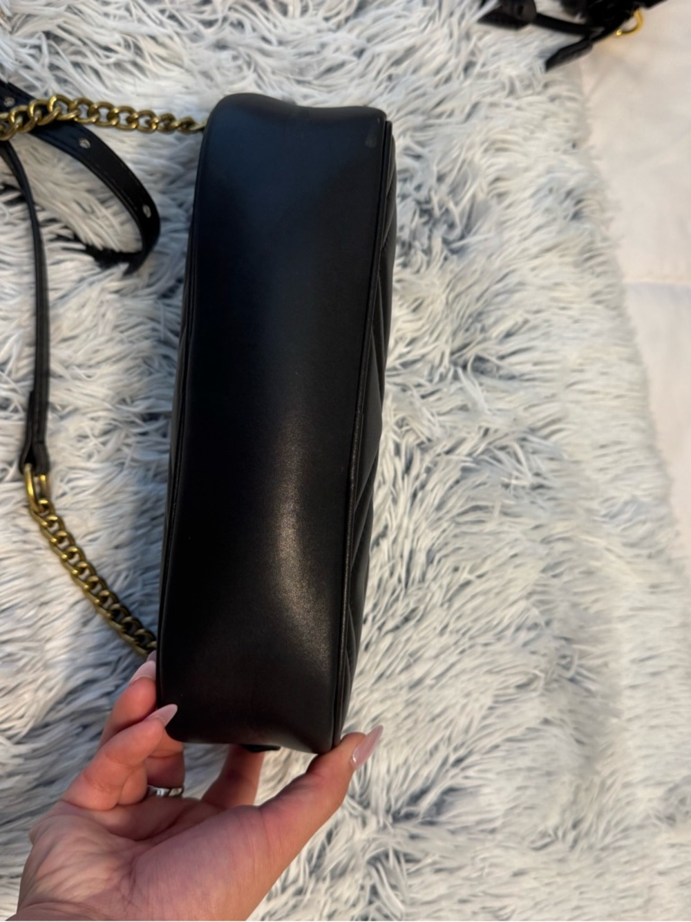 Gucci Black GG Marmont Chevron Crossbody Bag with Gold Hardware - Picture 4 of 6